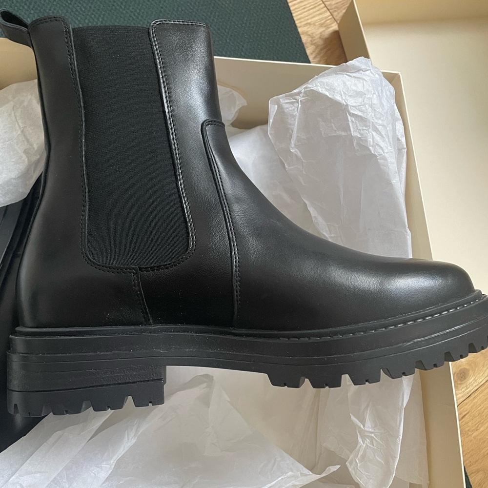 Brand New Sezane Lena low black leather boots